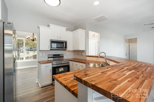 $425,000 | 1457 Jc Raulston Court, Hickory, NC 28602