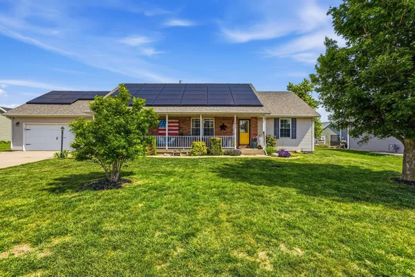$289,900 | 302 Zehr Lane, Fisher, IL 61843