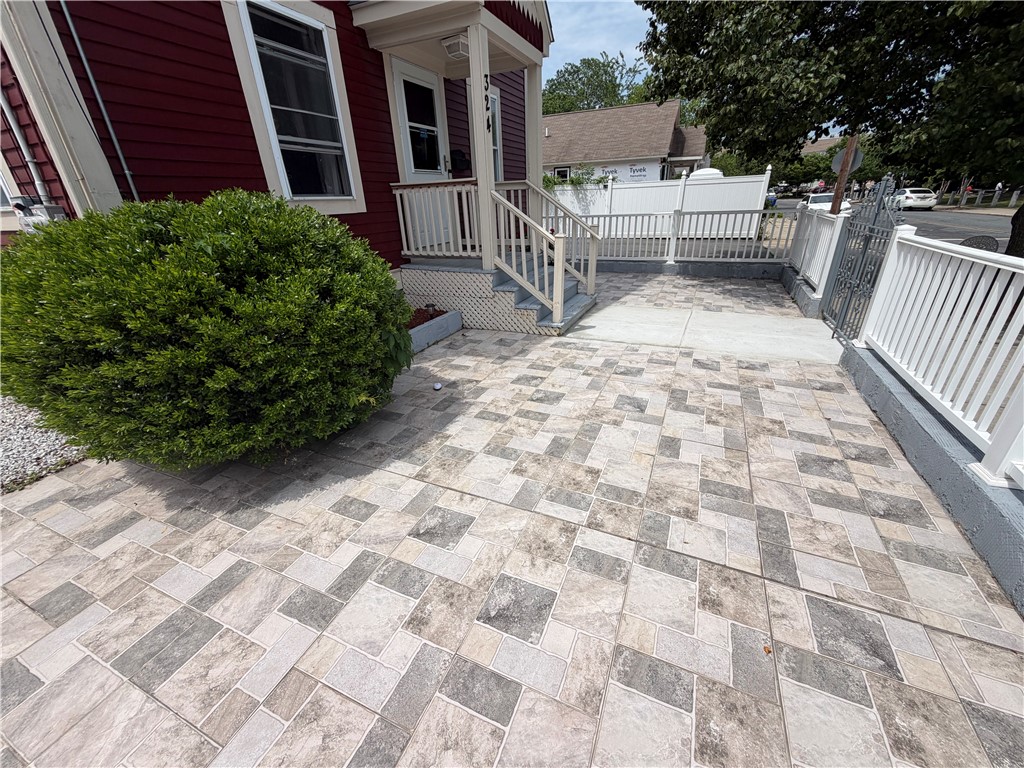 324 Dudley Street Providence, RI 02907 - Photo 3 of 24