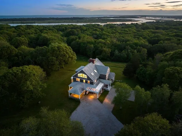 $3,950,000 | 1069 Horseneck Road, Westport, MA 02790