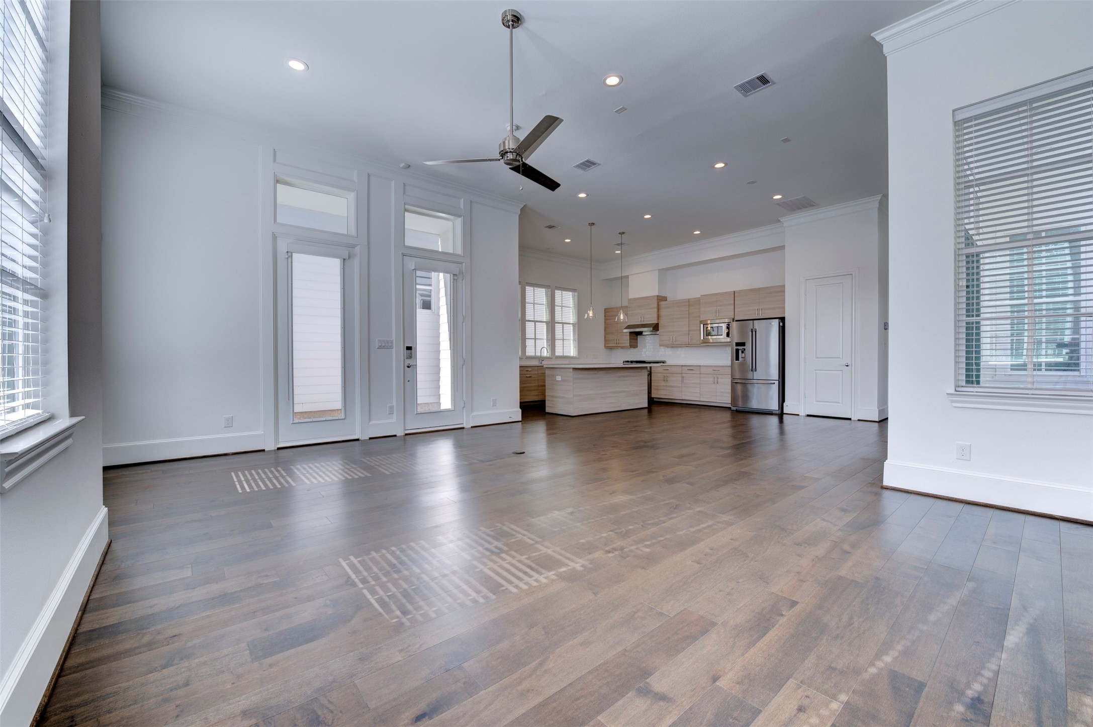4947 Rusk Street Houston, TX 77023 - Photo 7 of 40 First floor living area - living room, dining room and kitchen