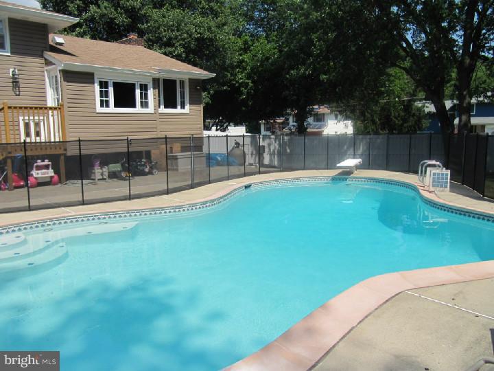21 Knoll Road Stratford, NJ 08084 - Photo 4 of 22