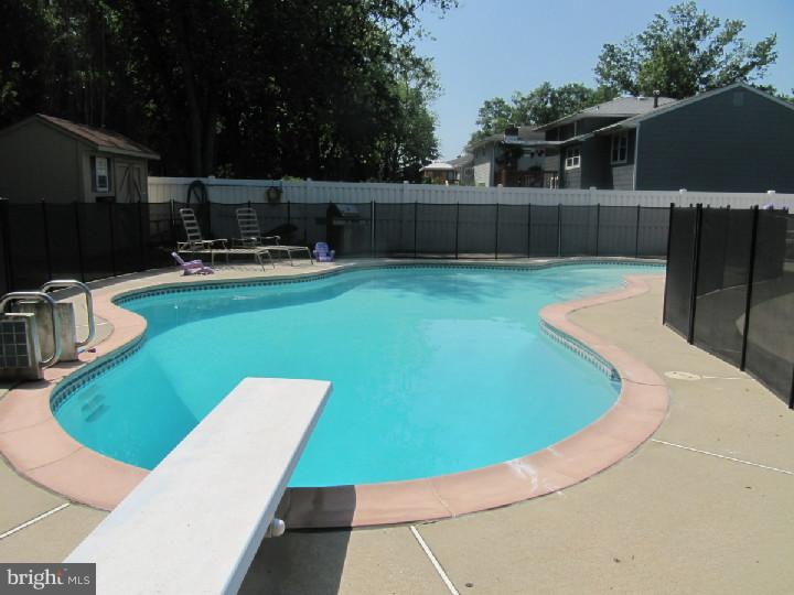 21 Knoll Road Stratford, NJ 08084 - Photo 5 of 22