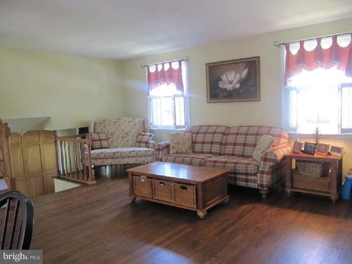 21 Knoll Road Stratford, NJ 08084 - Photo 9 of 22