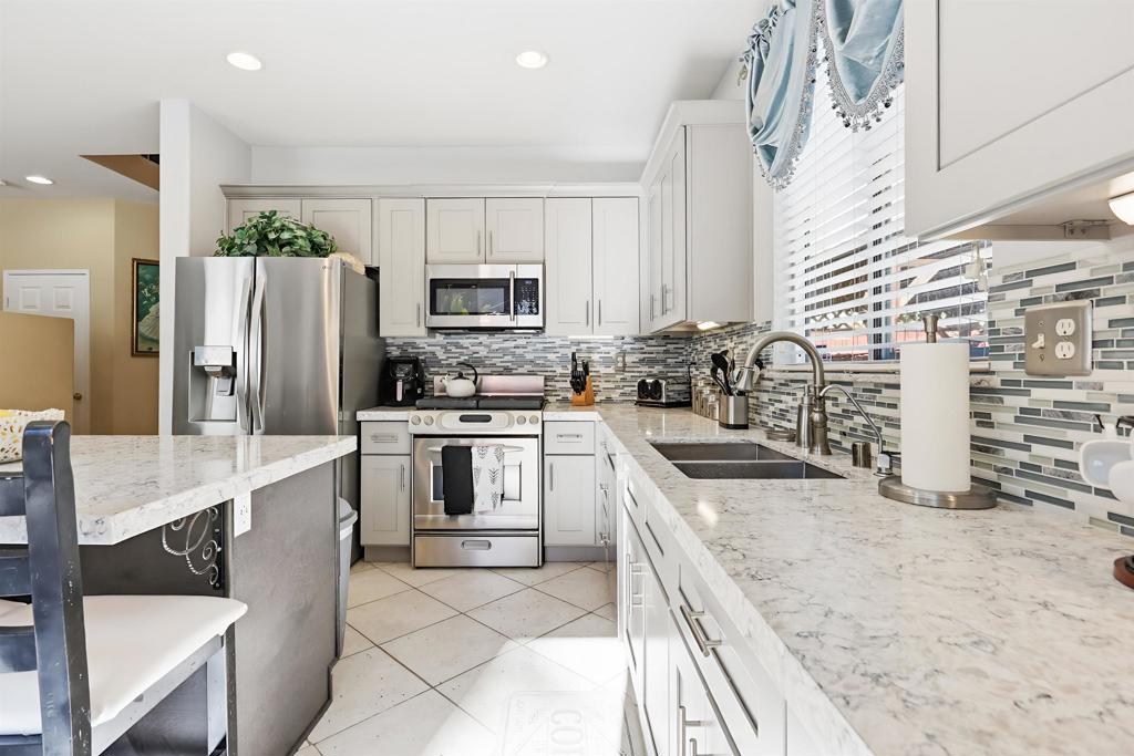 868 Panella Court Oceanside, CA 92057 - Photo 5 of 41