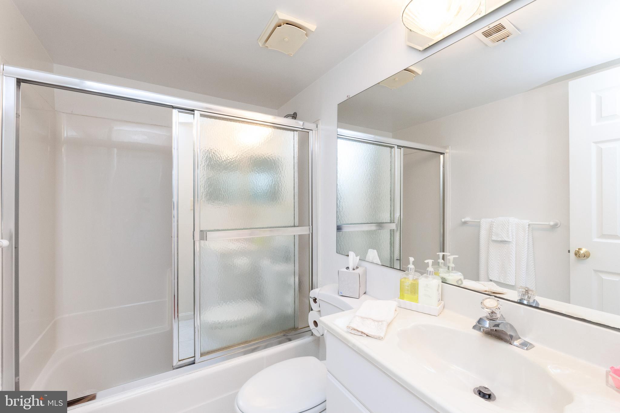 11564 Rolling Green Court, Unit 100 Reston, VA 20191 - Photo 21 of 36