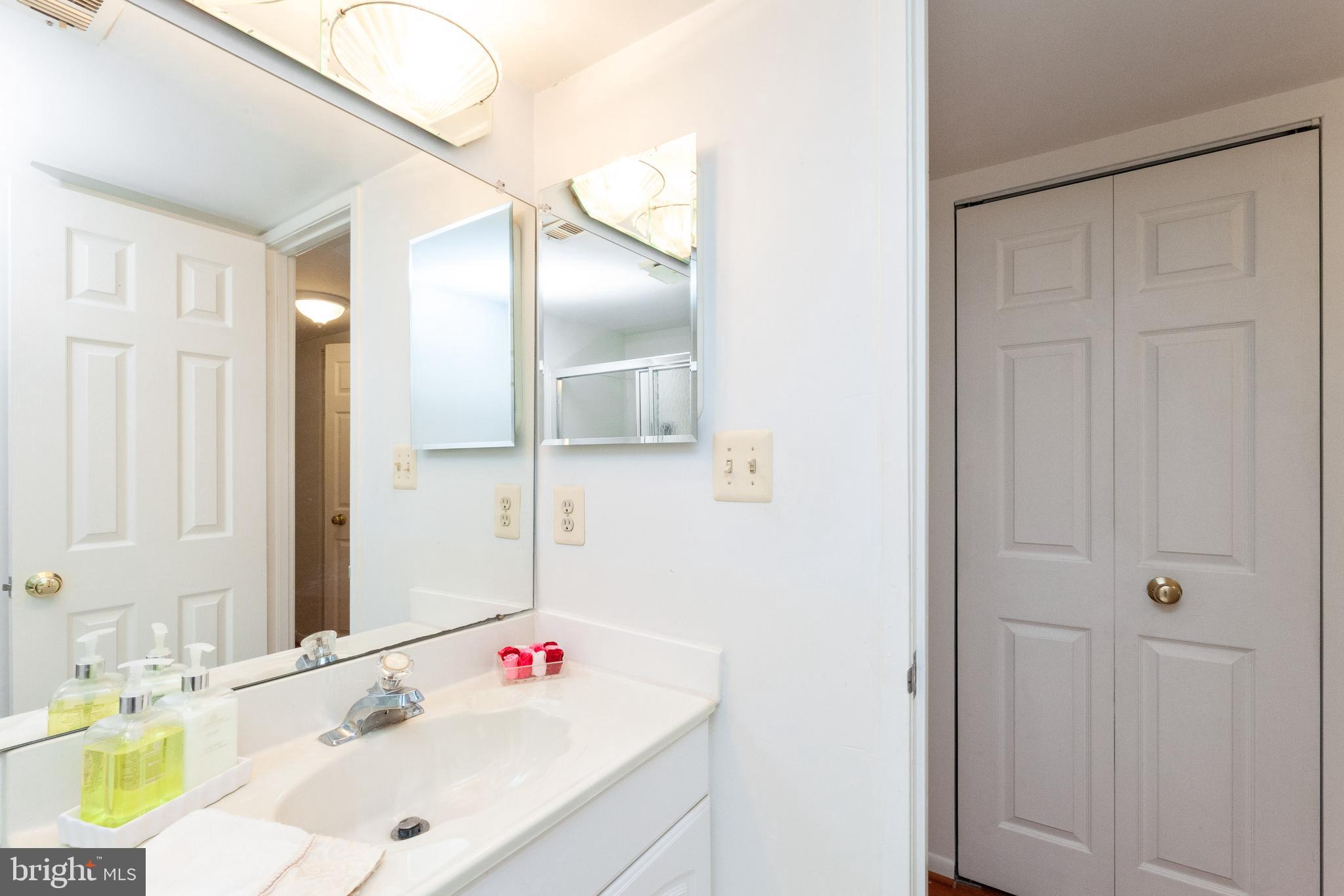 11564 Rolling Green Court, Unit 100 Reston, VA 20191 - Photo 22 of 36