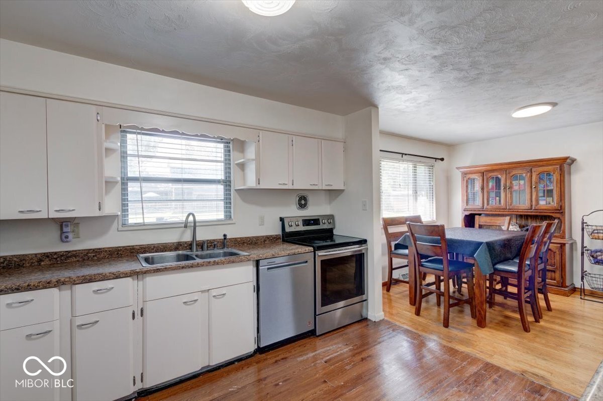 418 Brewer Drive Greenwood, IN 46142 - Photo 12 of 37