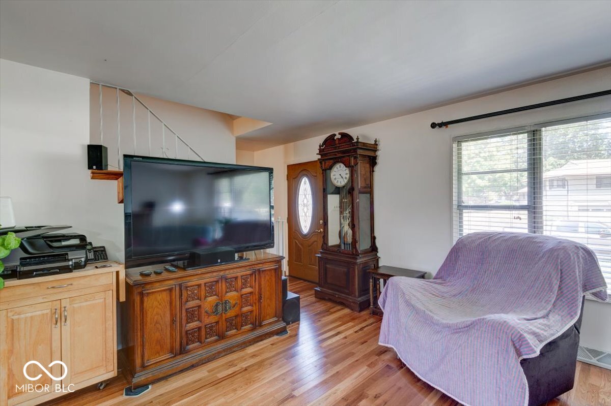 418 Brewer Drive Greenwood, IN 46142 - Photo 6 of 37