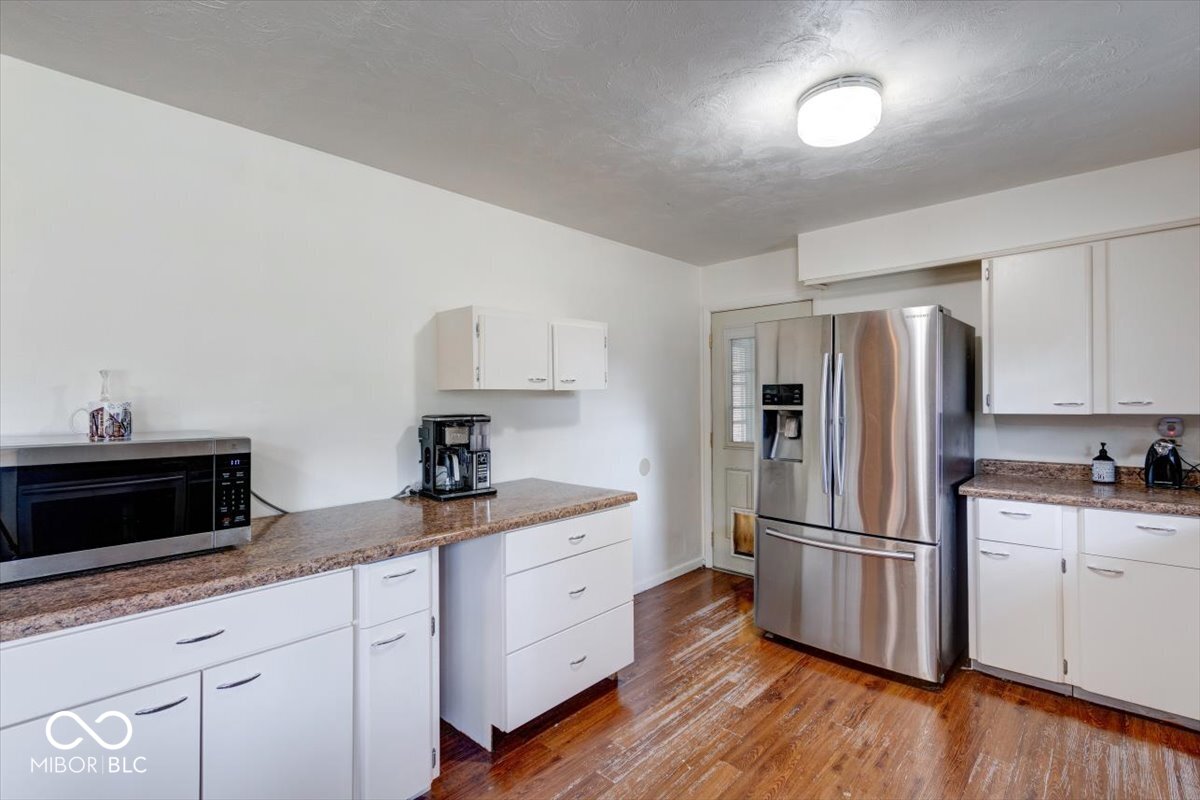 418 Brewer Drive Greenwood, IN 46142 - Photo 9 of 37