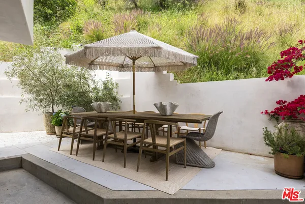 a view of a dinning table and chairs in the patio