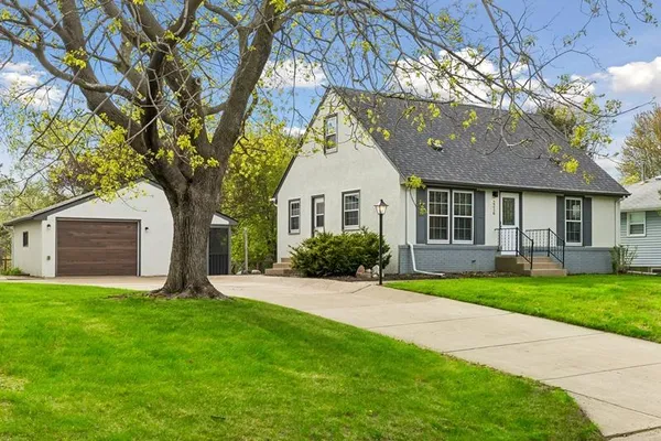 $424,000 | 2216 Thorndale Avenue, New Brighton, MN 55112