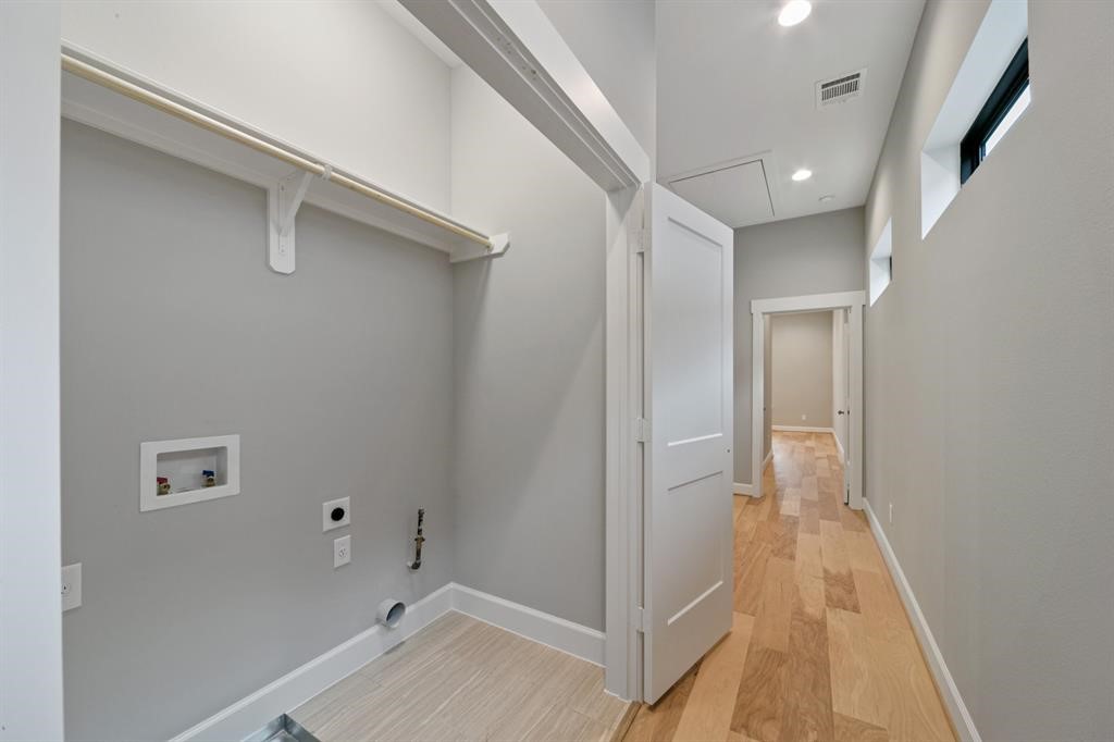 1119 East 27th Street Houston, TX 77009 - Photo 17 of 27 Photo is of like property: 4119 Marina St MLS#52308067