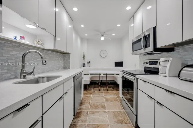 $159,000 | 3800 Hillcrest Drive, Unit 316, Hollywood, FL 33021