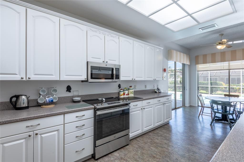 690 Weathersfield Drive Dunedin, FL 34698 - Photo 17 of 58