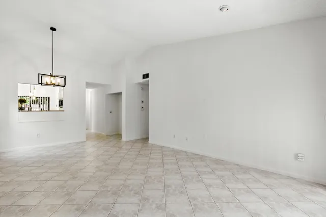 $2,000 | 3646 English Road, Unit D, Lake Worth, FL 33467