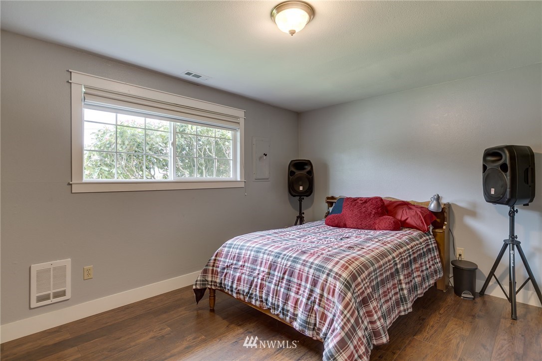 17403 Gravenstein Road Bothell, WA 98012 - Photo 15 of 21