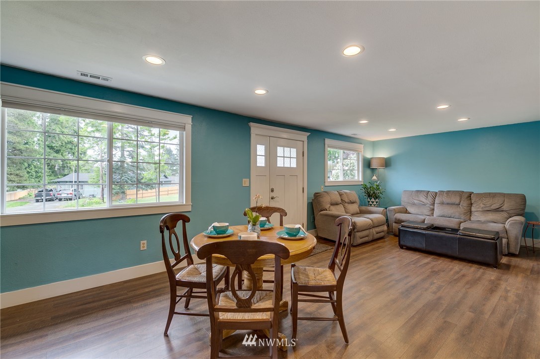 17403 Gravenstein Road Bothell, WA 98012 - Photo 4 of 21