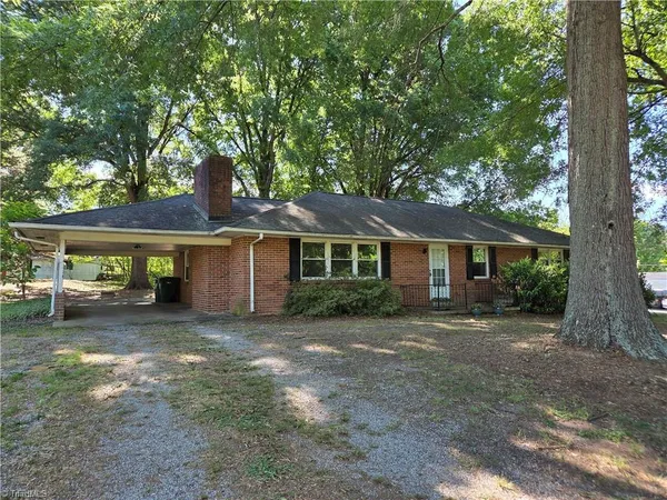 $225,000 | 2975 Bellaire Circle, Walkertown, NC 27051