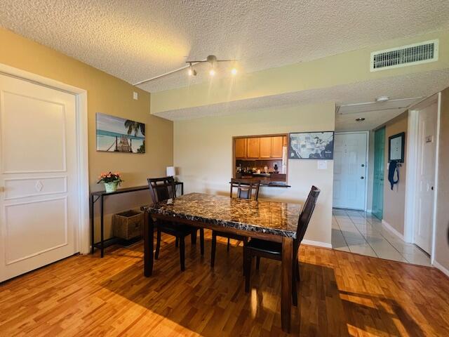 9300 Southwest 8th Street, Unit 421 Boca Raton, FL 33428 - Photo 4 of 18 Dining room