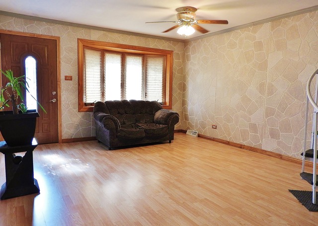 5210 State Road Burbank, IL 60459 - Photo 4 of 25