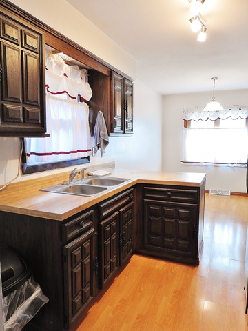 5210 State Road Burbank, IL 60459 - Photo 5 of 25