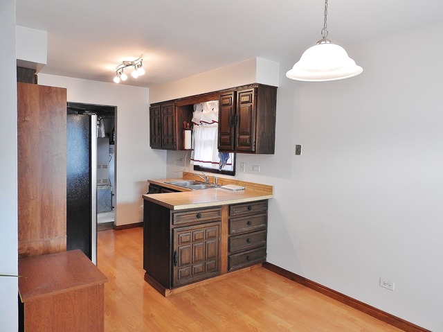 5210 State Road Burbank, IL 60459 - Photo 7 of 25