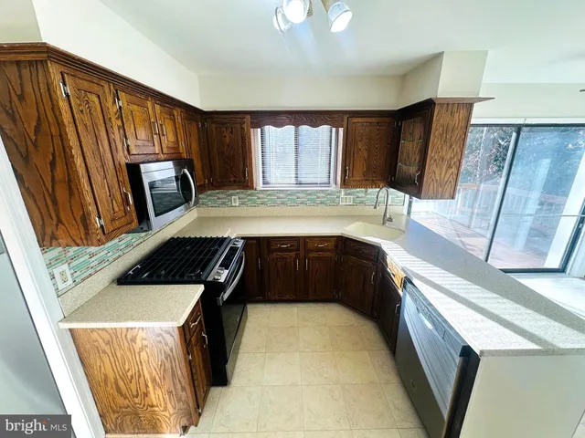 $760,000 | 8601 Kenilworth Drive, Springfield, VA 22151