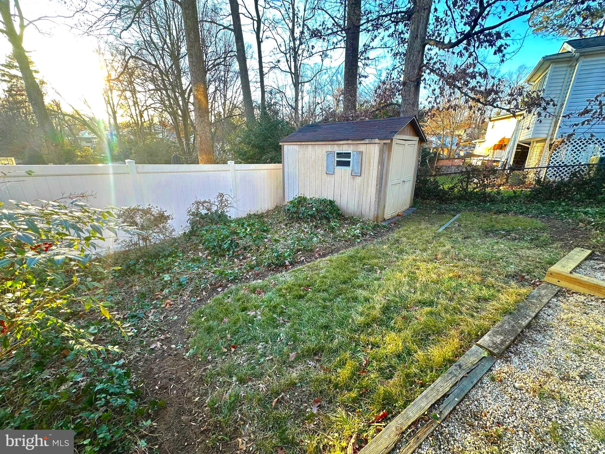 8601 Kenilworth Drive Springfield, VA 22151 - Photo 41 of 47 a backyard of a house with lots of green space