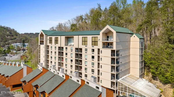 $299,000 | 413 Baskins Creek Road, Unit 605, Gatlinburg, TN 37738