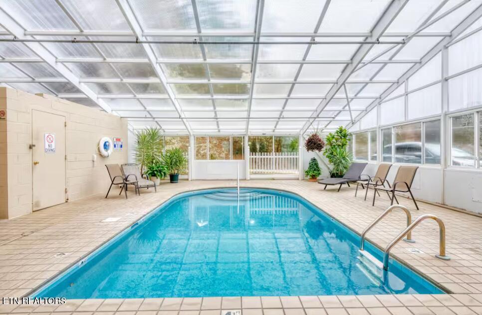 413 Baskins Creek Road, Unit 605 Gatlinburg, TN 37738 - Photo 21 of 22 Indoor pool