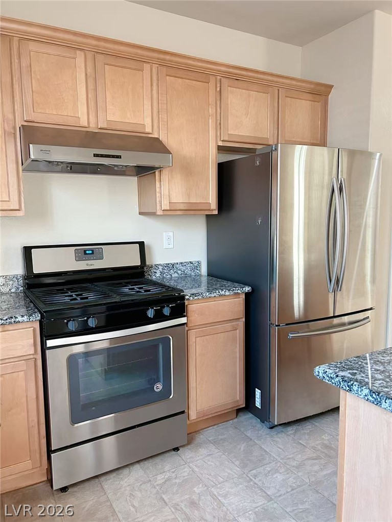 146 Tree Shot Court Las Vegas, NV 89113 - Photo 6 of 18 A well-appointed kitchen showcasing durable granite counters and modern stainless steel appliances.