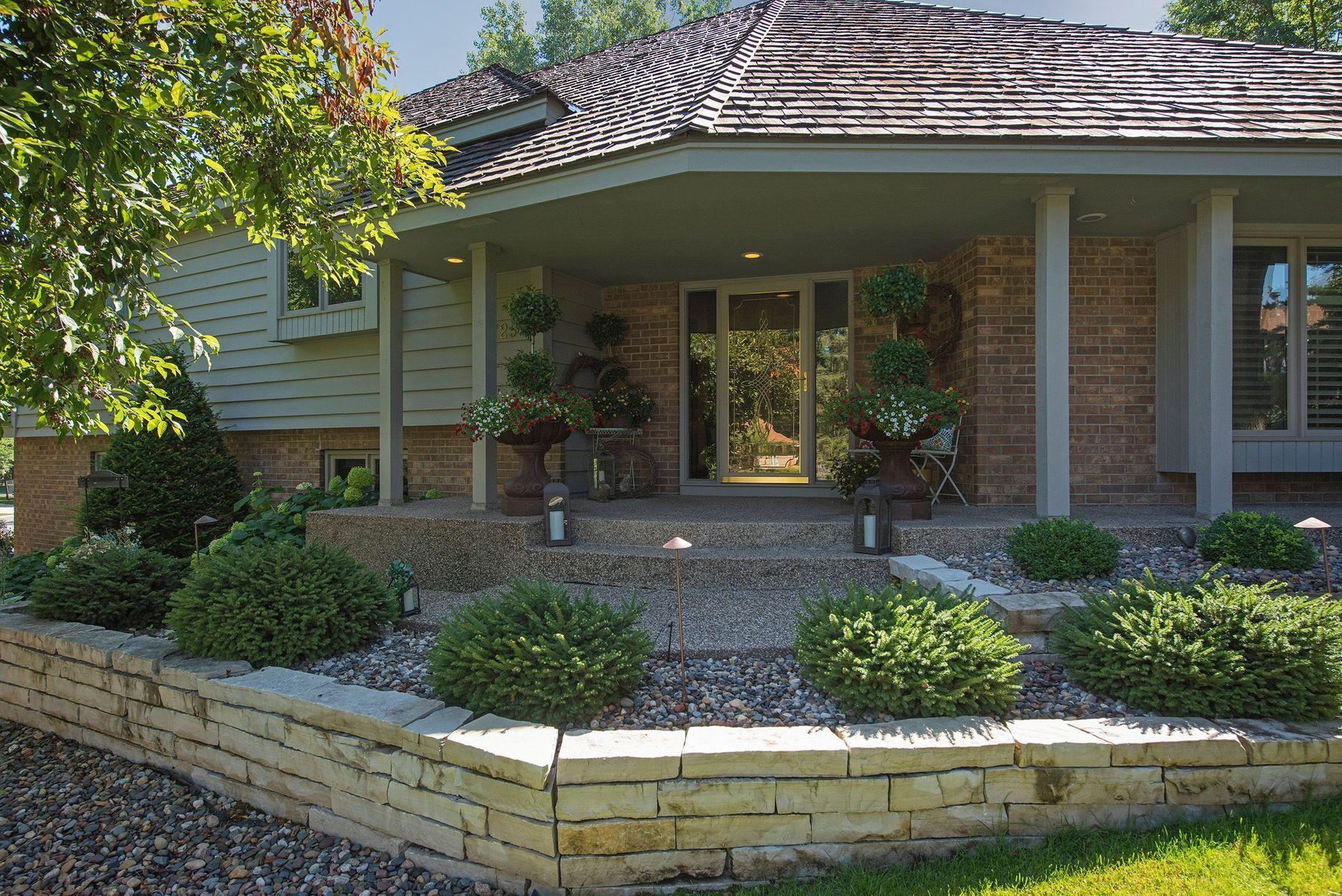 8725 Sandro Road Bloomington, MN 55438 - Photo 17 of 81