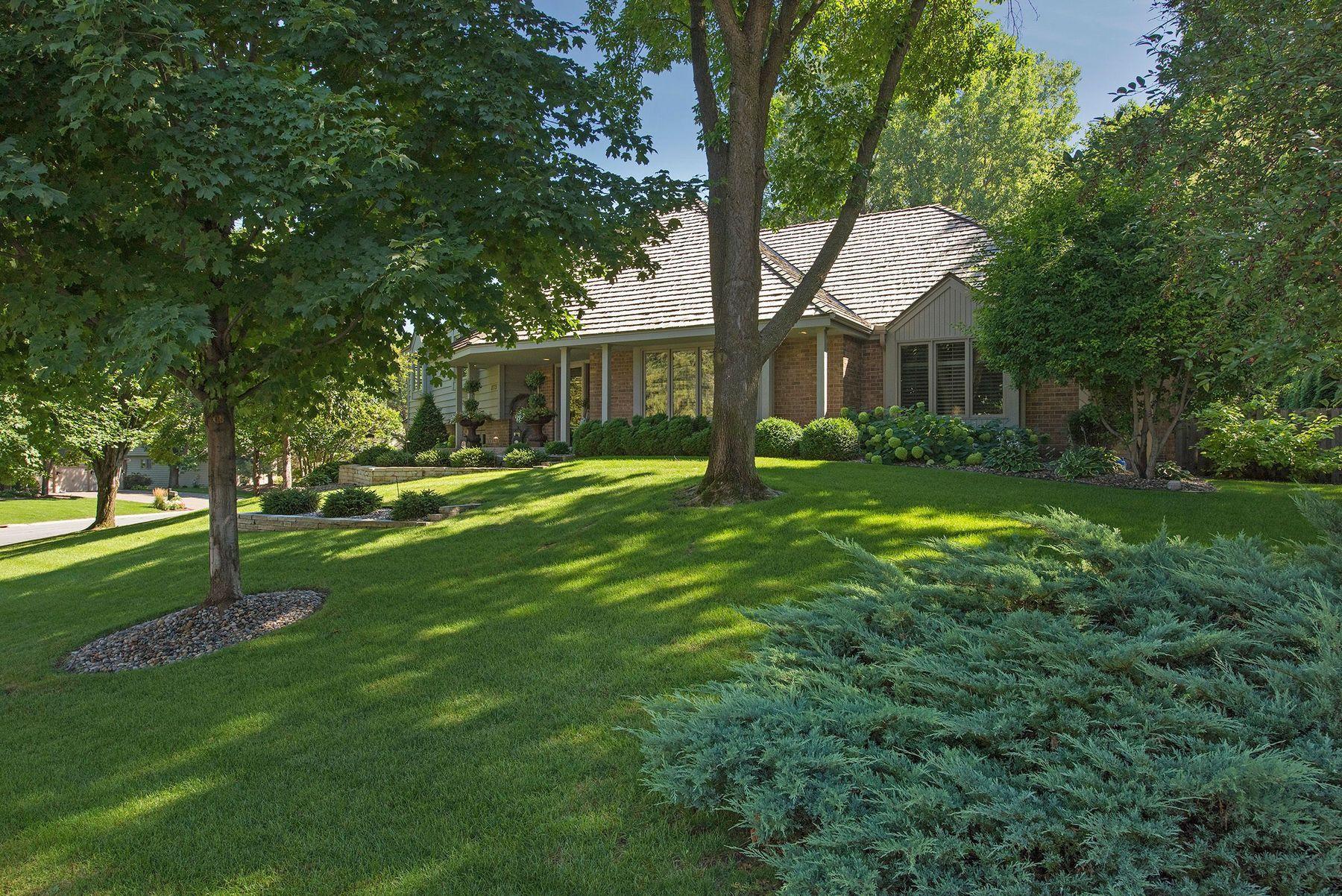 8725 Sandro Road Bloomington, MN 55438 - Photo 2 of 81