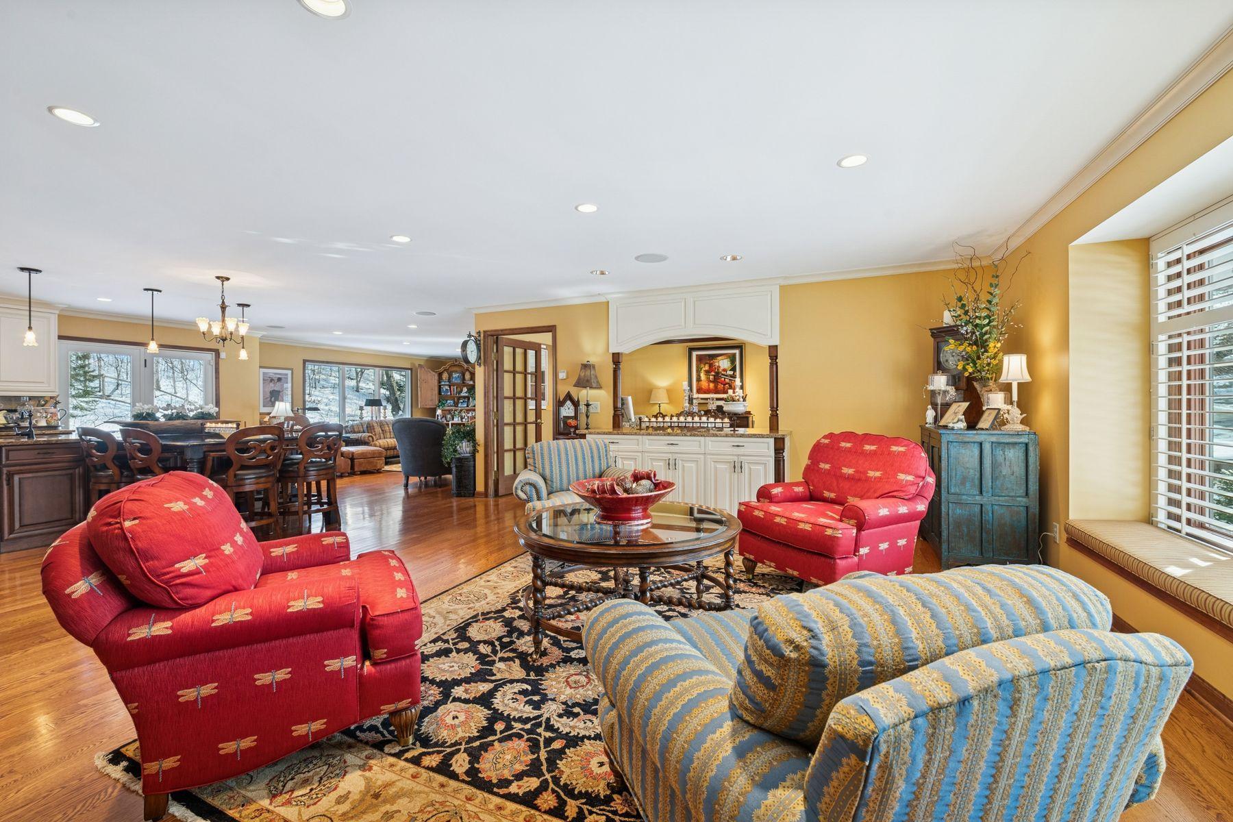 8725 Sandro Road Bloomington, MN 55438 - Photo 4 of 81