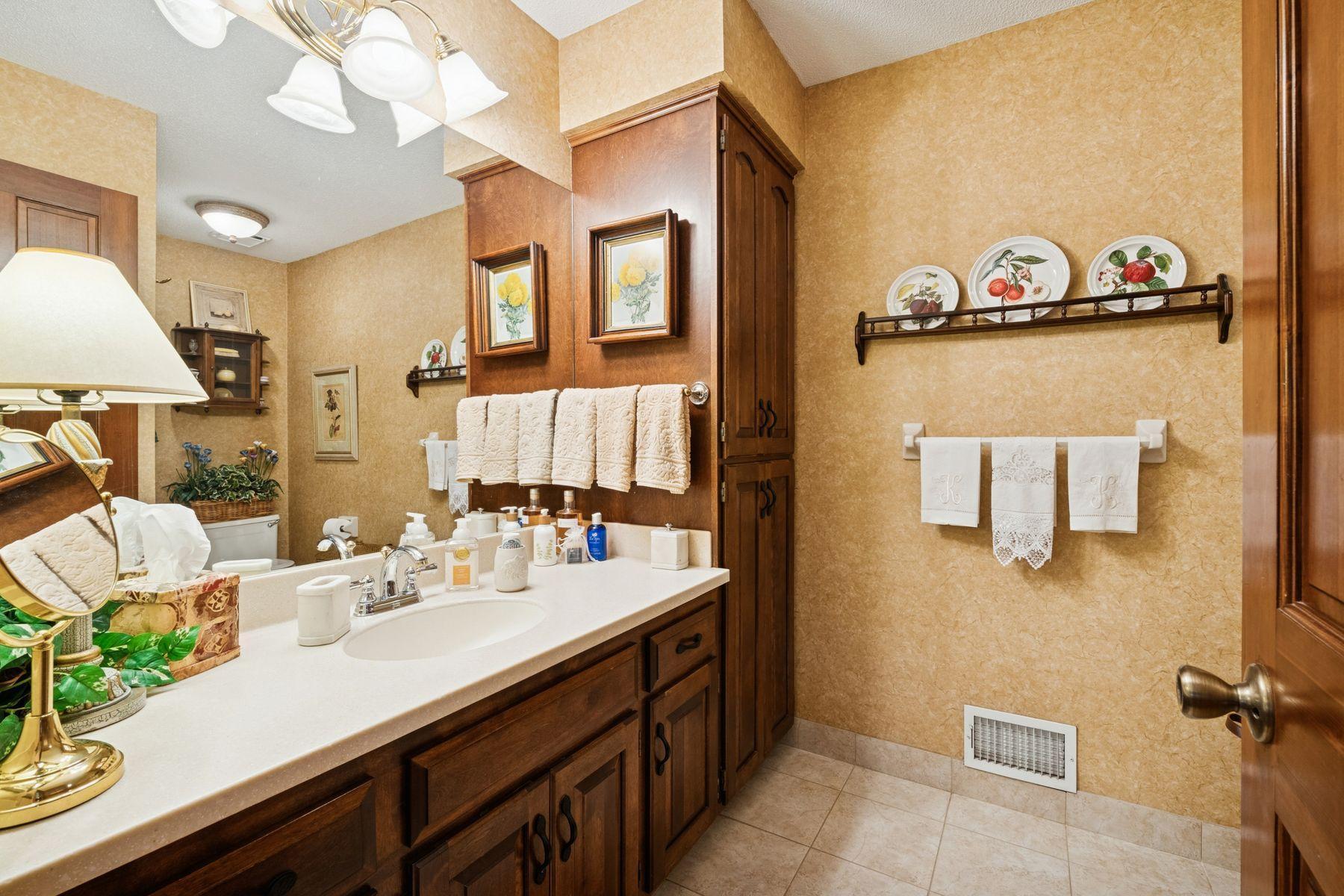 8725 Sandro Road Bloomington, MN 55438 - Photo 45 of 81