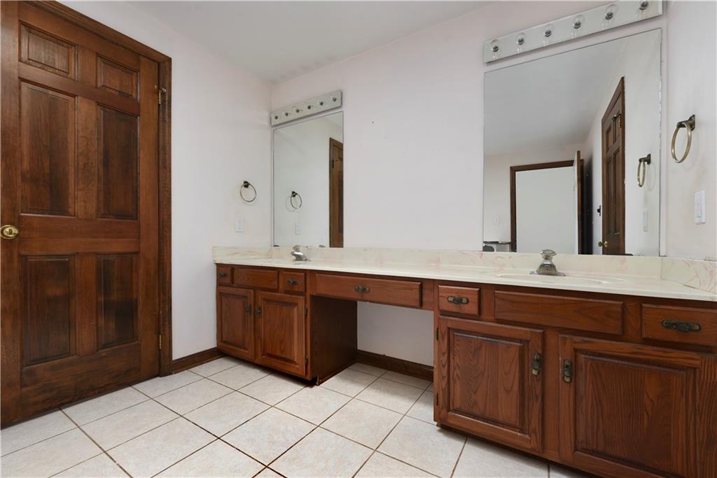 153 Oakwood Road Canonsburg, PA 15317 - Photo 33 of 50