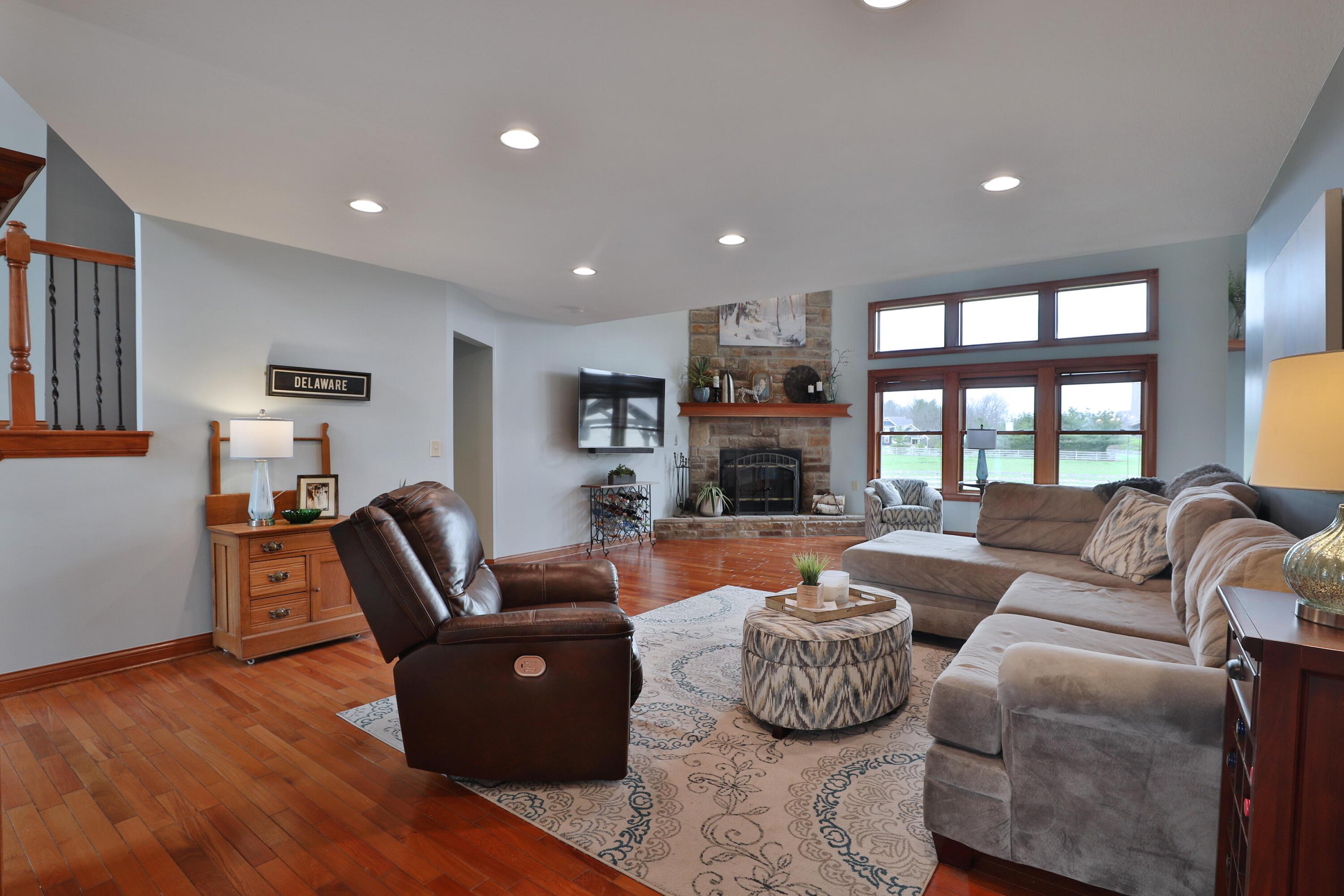 2313 Horseshoe Road Delaware, OH 43015 - Photo 7 of 56 Greatroom: Brazilian hardwood floors