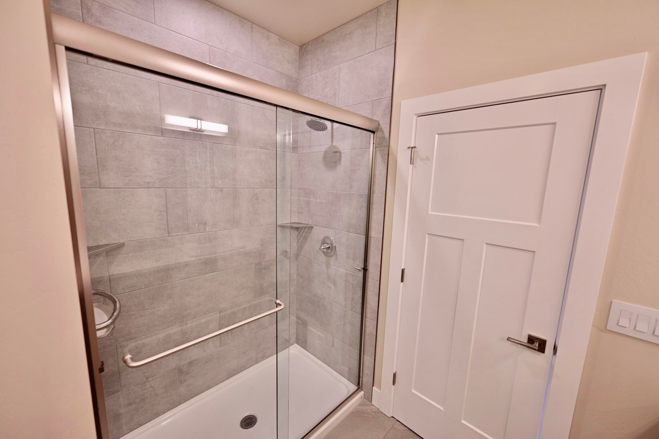 379 Randy Street Ashland, OR 97520 - Photo 16 of 25 primary shower