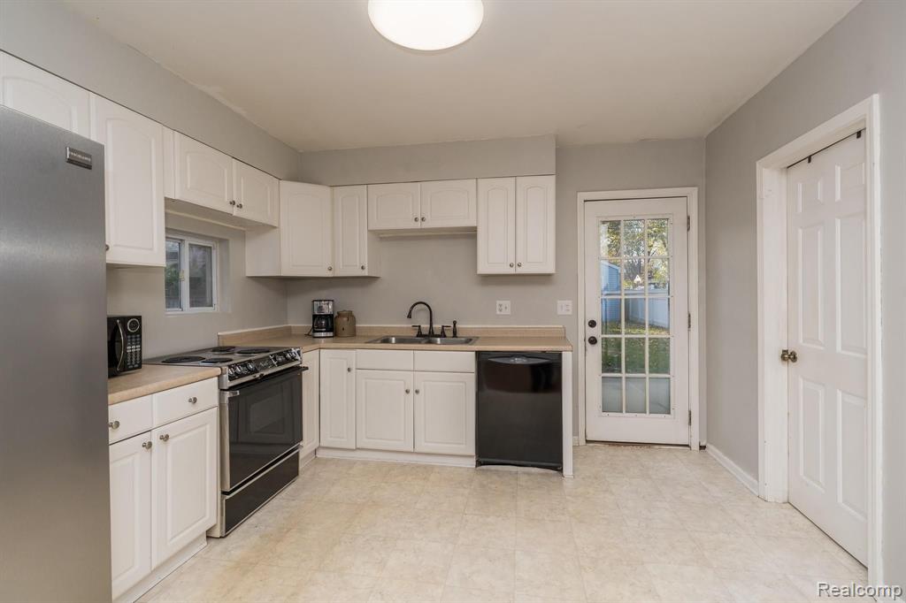 2450 Gerald Avenue Rochester Hills, MI 48307 - Photo 13 of 24