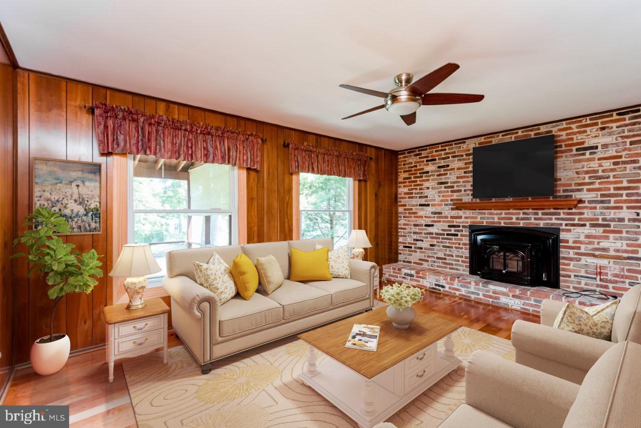 FR w/pellet stove (furnishings virtually staged)