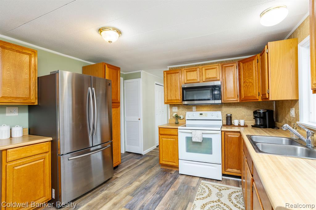 586 Snyder Road Highland, MI 48357 - Photo 8 of 25