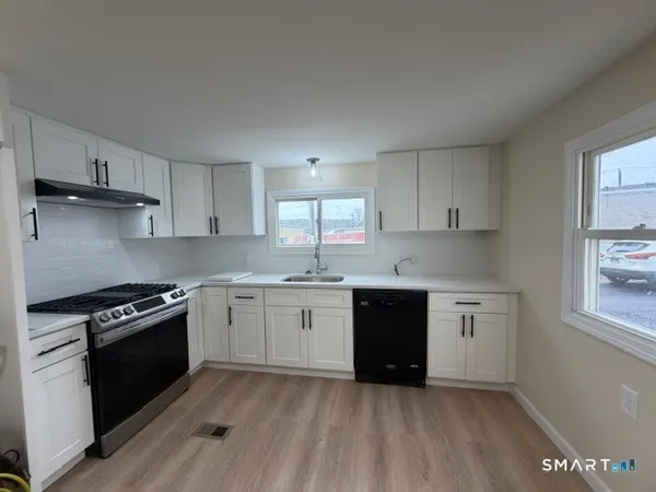 $2,000 | 55 Sugar Street, Unit 17, Newtown, CT 06470