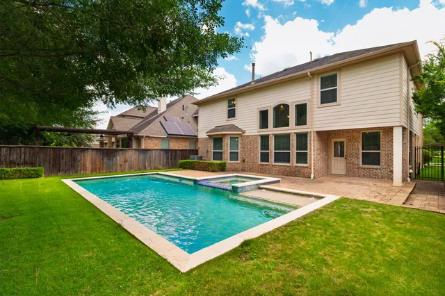 $710,000 | 142 Pinto Point Place, The Woodlands, TX 77389