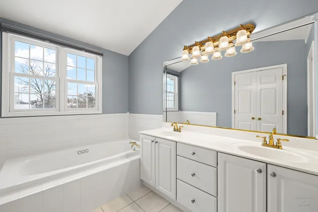 $289,000 | 679 Barlina Road, Crystal Lake, IL 60014