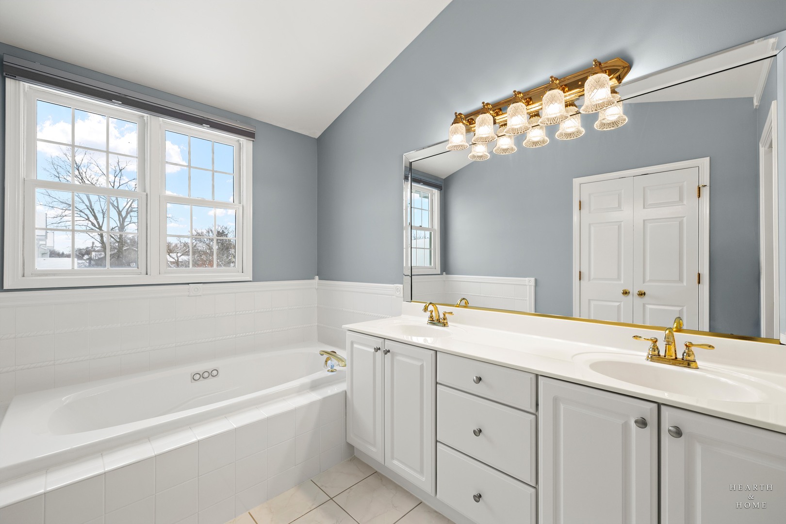 679 Barlina Road Crystal Lake, IL 60014 - Photo 18 of 28 a bathroom with a tub a sink and a large mirror