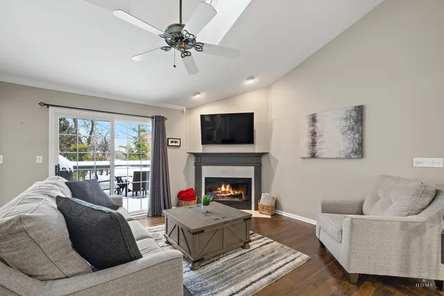 $289,000 | 679 Barlina Road, Crystal Lake, IL 60014