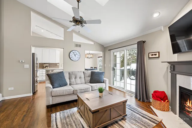 $289,000 | 679 Barlina Road, Crystal Lake, IL 60014