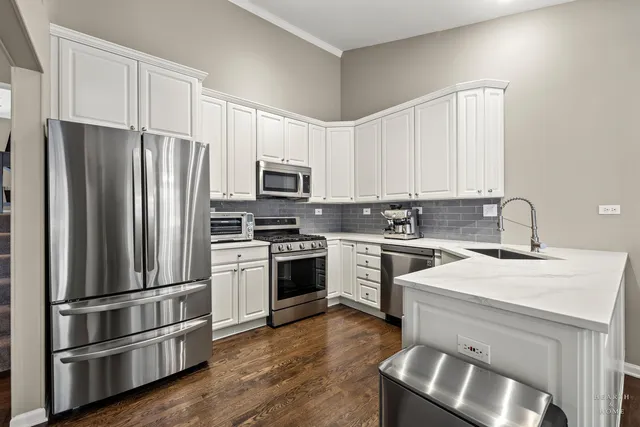 $289,000 | 679 Barlina Road, Crystal Lake, IL 60014