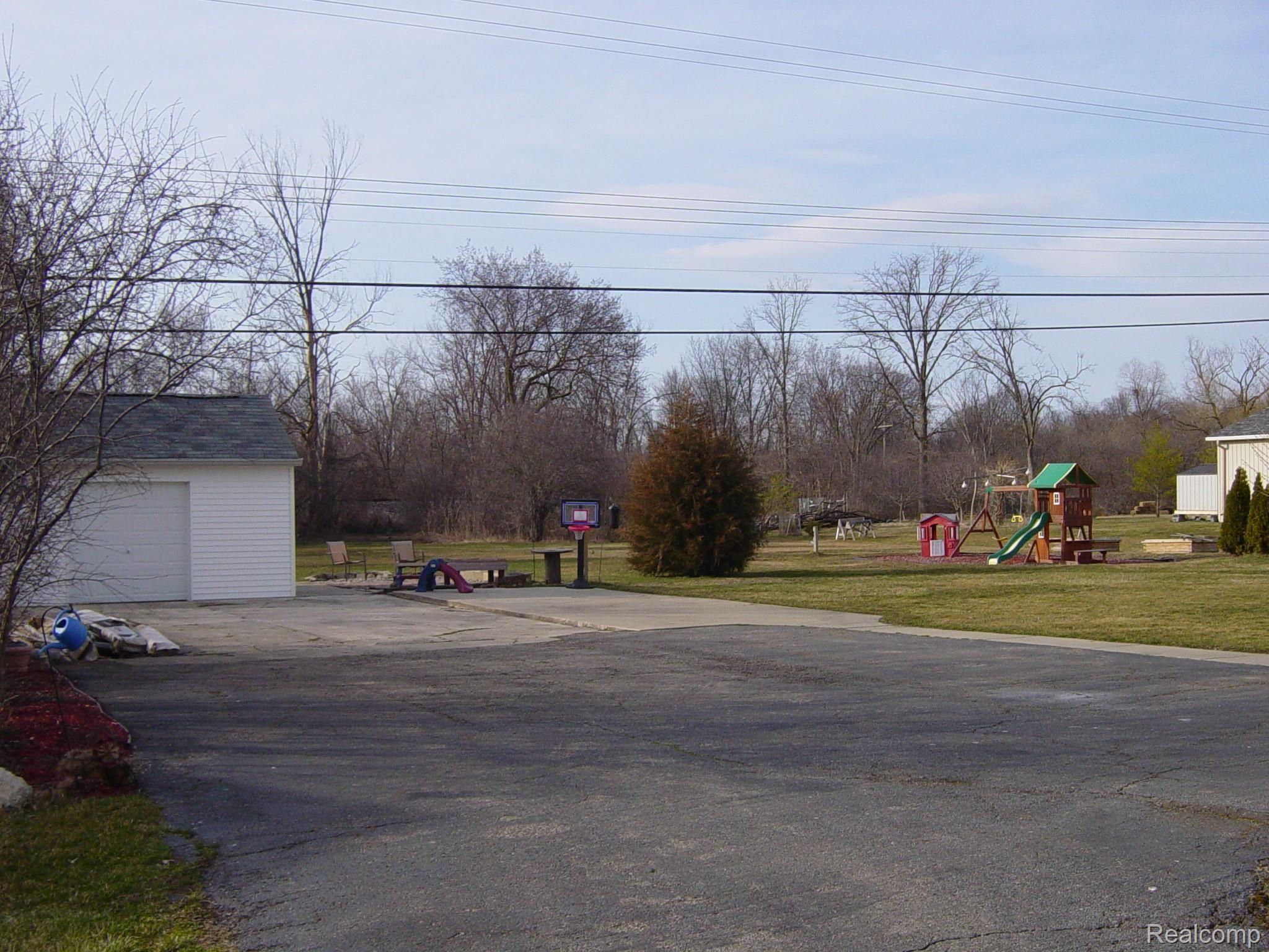 30040 Fort Road Rockwood, MI 48173 - Photo 3 of 27 DSC00027.JPG